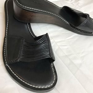 Black Ann Taylor sandals wedge